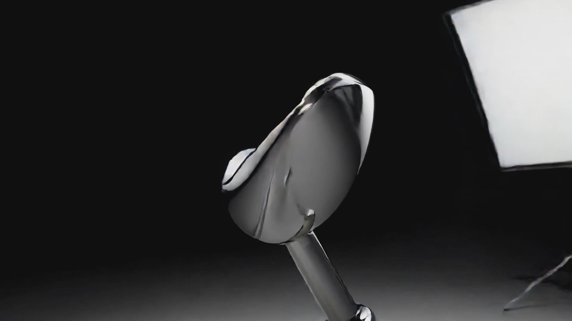 iQUANTUM SHIELD rotating view with integrated grip